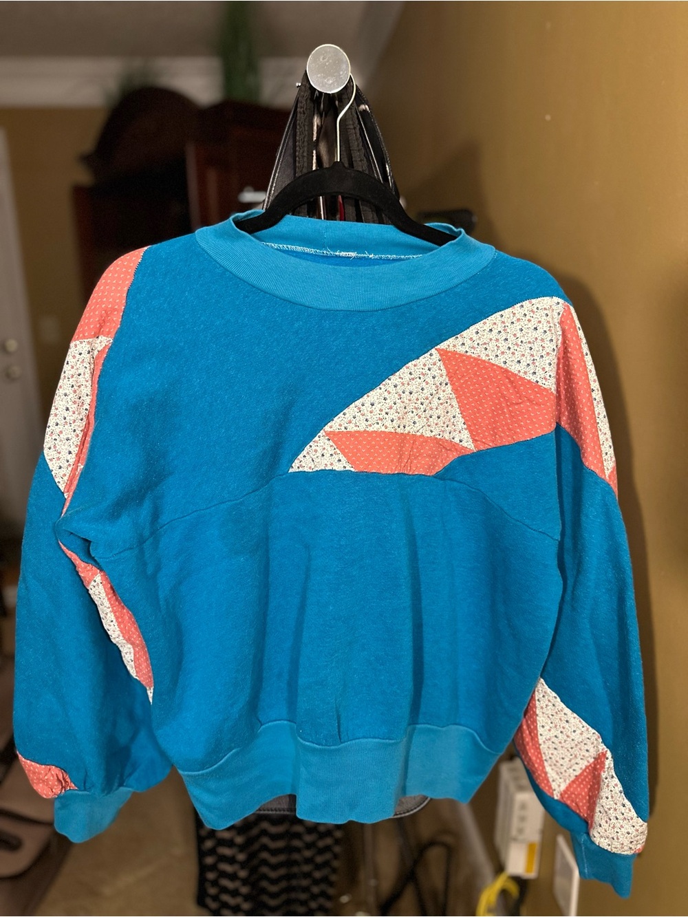 Handmade Sweater with patchwork - Picture 6 of 7